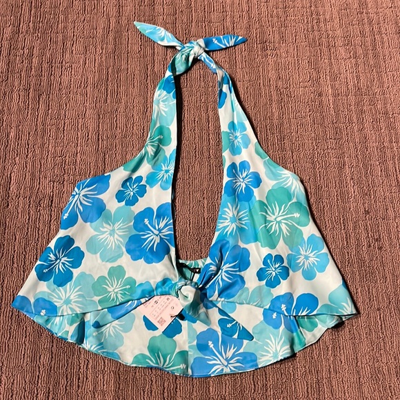 3/$30 NWT Medium Halter Cropped Light Blue/ Tourquiose Flowers - Picture 2 of 5